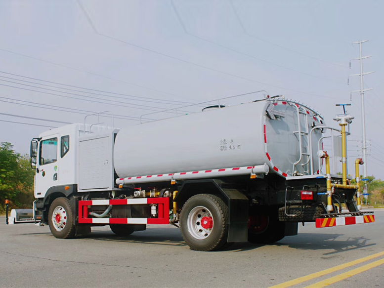 國(guó)六東風(fēng)D9 11方路面清洗車(chē)