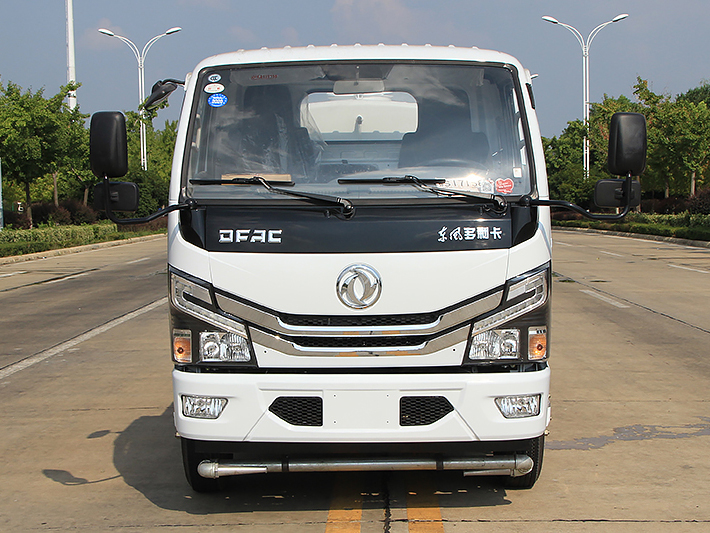 國(guó)六東風(fēng)小多利卡 5噸 灑水車(chē)