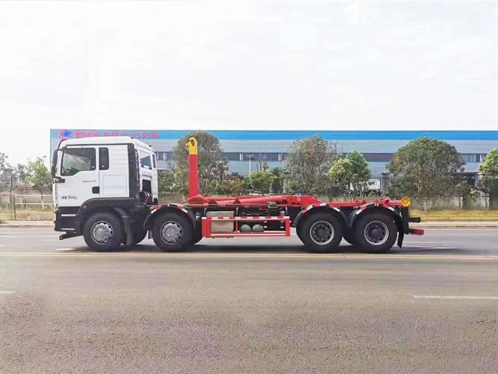 國六重汽前四后八30噸勾臂垃圾車