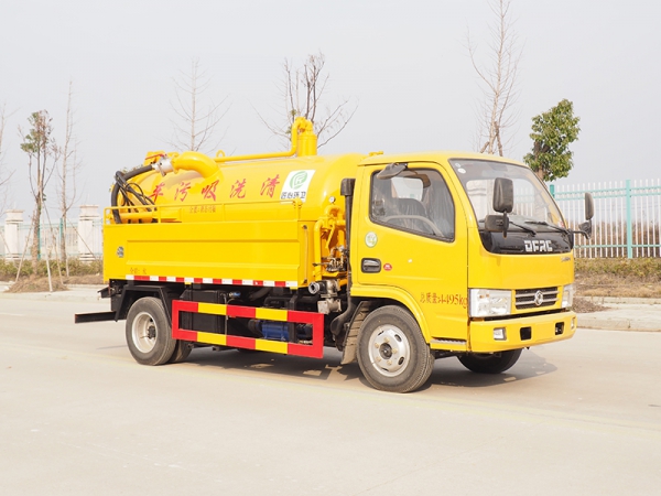 多利卡清洗吸污車，3308軸距分體罐（工程黃）