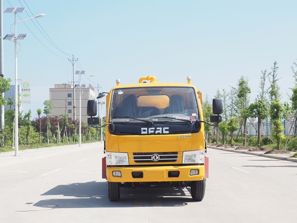 東風多利卡3308軸距  清洗吸污車