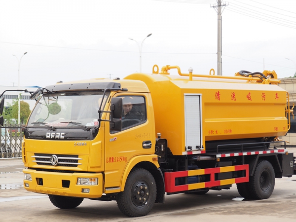 東風多利卡3800軸距  清洗吸污車