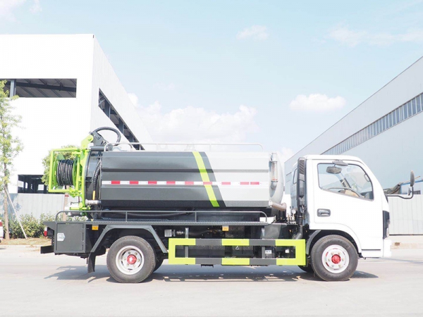 國六清洗吸污車藍牌3308白灰綠