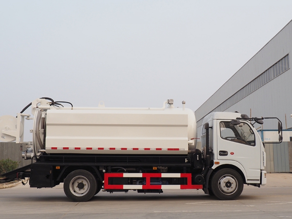 東風(fēng)多利卡3088軸距 朝柴 清洗吸污車