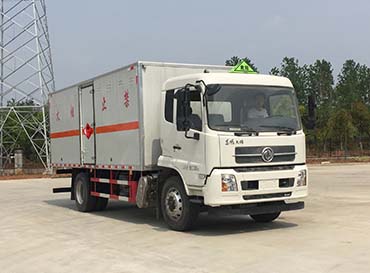 程力威牌CLW5180XRQD6型易燃?xì)怏w廂式運(yùn)輸車