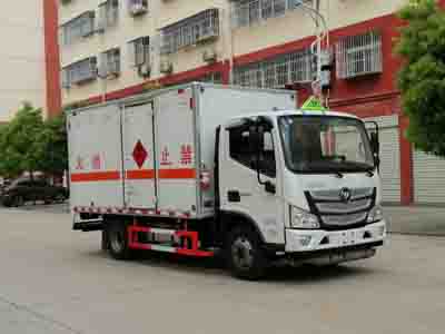 程力威牌CLW5041XRQB6型易燃?xì)怏w廂式運(yùn)輸車