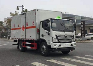 程力威牌CLW5120XRYB6型易燃液體廂式運(yùn)輸車