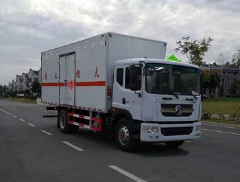 程力威牌CLW5180XRYE6型易燃液體廂式運(yùn)輸車