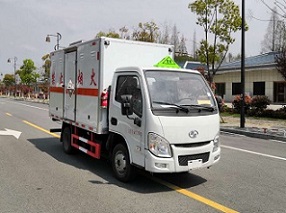 程力威牌CLW5040XFWSH6型腐蝕性物品廂式運輸車
