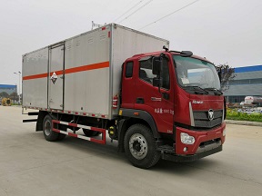 程力威牌CLW5180XFWB6型腐蝕性物品廂式運輸車